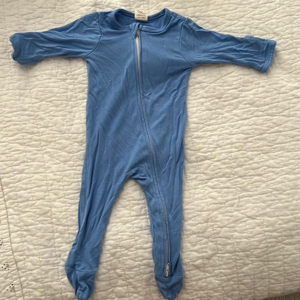 Larkspur baby company-newborn footed onesie, with two way zippers